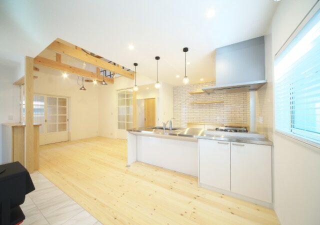 暖炉を楽しむ平屋造りの家